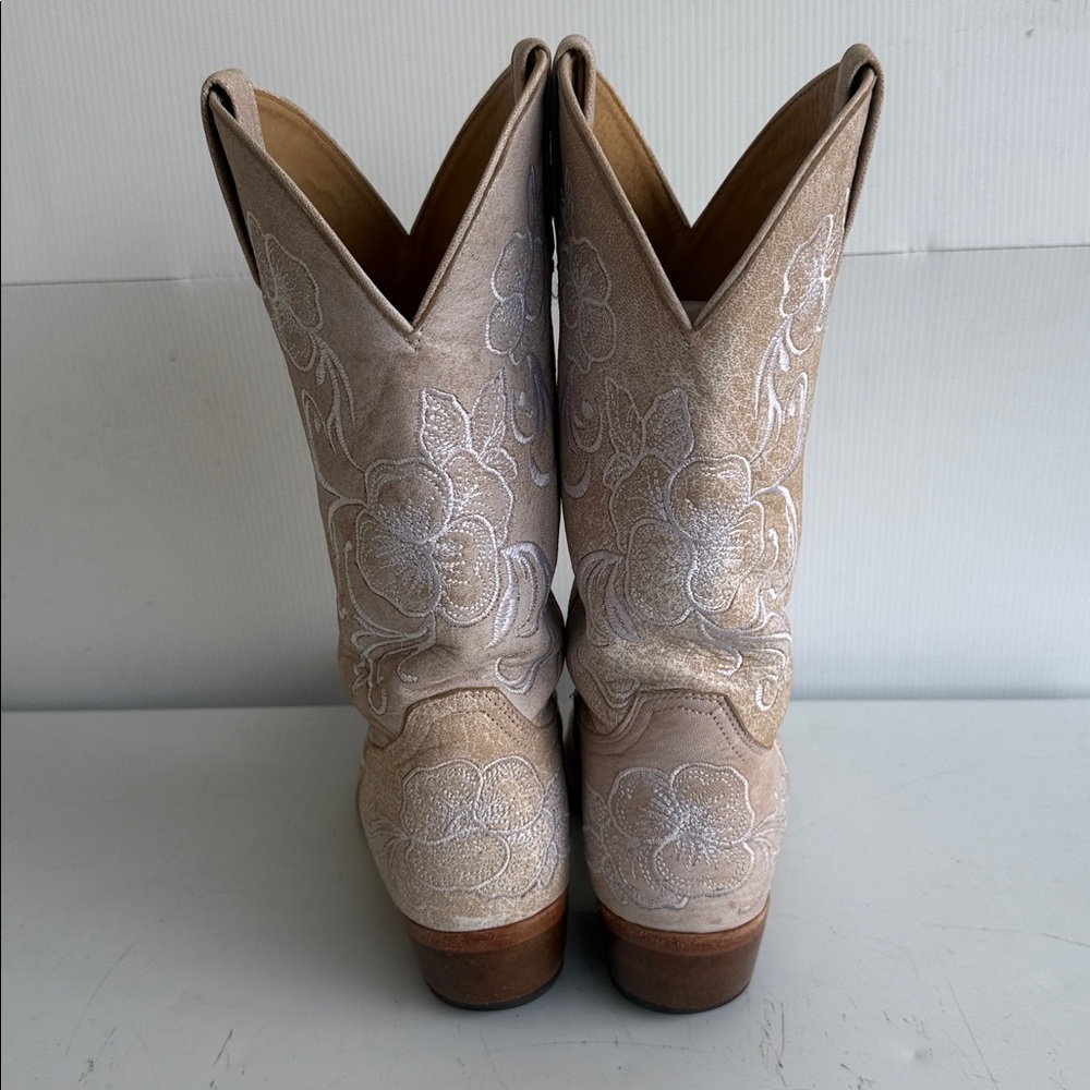 Shyanne Women's Lasy Floral Embroidered Distressed Western Boots Snip Toe Size 9 View 5